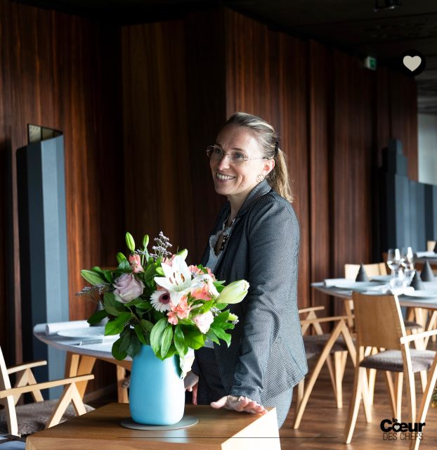 “On est à la Maison Vieira, au restaurant @relaischateauxsergevieira : on n’a pas changé de nom, avec une histoire imaginée et construite ensemble avec Serge, et je pense à lui tous les jours.” @marieaudevieira 
.
Il fallait raconter les débuts de Serge et Marie-Aude. Le passage de Meneau à Marcon, leur rencontre avec @aurelien.gransagne, l’aventure du @bocusedor, puis leur arrivée ici, leur coup de cœur pour le Couffour et leur investissement dans le village de Chaudes-Aigues, dans le Cantal.
.
👉 À lire dans la revue @lecoeurdeschefs Numéro 19 : Dossier “Maison Vieira à Chaudes-Aigues”.
.
❤️ Entrez dans l’itinéraire “La Route du Coeur” ! Devenez ambassadeur/diffuseur de @lecoeurdeschefs en partageant la revue dans votre Maison (Lien en bio : « La Route du Coeur ».) Vous pouvez également vous abonner ou commander un numéro paru (Lien en bio : « La boutique »).
.
#lecoeurdeschefs #cantal #marieaudevieira #maisonvieira couffour