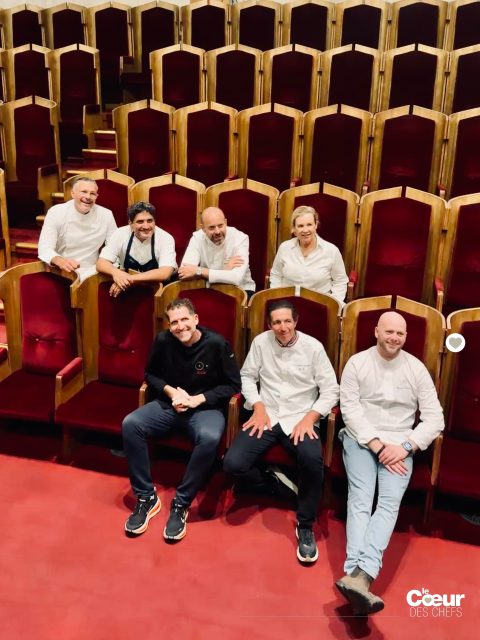 Dans la salle du conclave au @palais_des_papes : @alexandremazzia réunit @helenedarroze @maurocolagreco @david_toutain @christophe_bacquie @glennviel @brandon_dehan autour de son association @amacademie , pour une nouvelle édition de l’événement caritatif « La nuit étoilée », organisée avec le @rotary.club.marseille.phoenix 
.
#lecoeurdeschefs