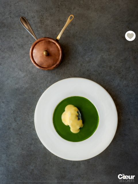 Recette racontée : la laitue cuite, un souvenir d’enfance de @szczepaniak_maxime à retrouver dans @lecoeurdeschefs : la revue automne/hiver 2026 sera dévoilée le 23 novembre 2026, puis sera envoyée aux abonnés et diffuseurs qui l’auront commandée.
.
© @ve___studio 
.
👉 La revue semestrielle @lecoeurdeschefs n’est pas en kiosque : abonnez-vous sur le site pour le recevoir avant le 16 octobre pour recevoir le prochain numéro (Lien en bio : « La boutique »)
.
❤️ Entrez dans l’itinéraire “La Route du Coeur” ! Devenez ambassadeur/diffuseur de @lecoeurdeschefs en partageant la revue dans votre Maison (Lien en bio : « La Route du Coeur ».) 
.
#lecoeurdeschefs #maximeszszepaniak #recetteracontée #mandibule #gastronomie